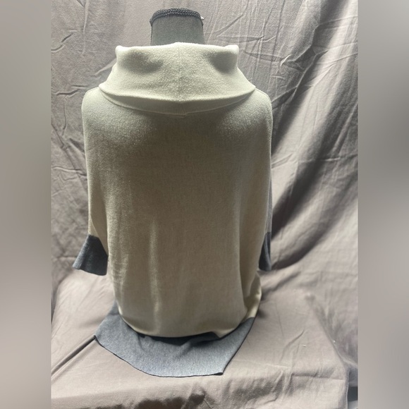 White House Black Market Gray and Cream Sweater - wool blend - Picture 7 of 7